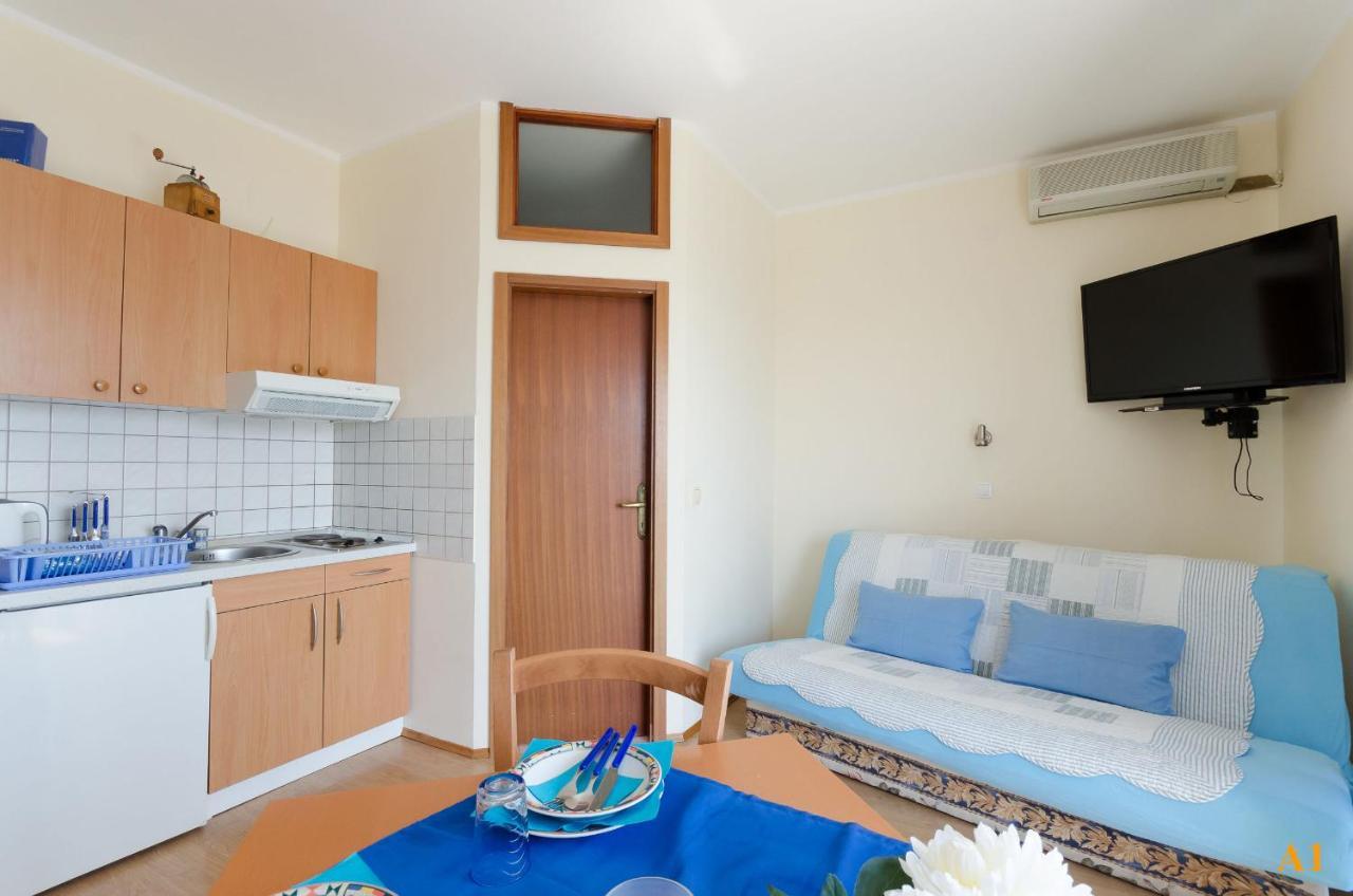 Apartments And Room Drazen โนวีวีโนดอลสกี ภายนอก รูปภาพ