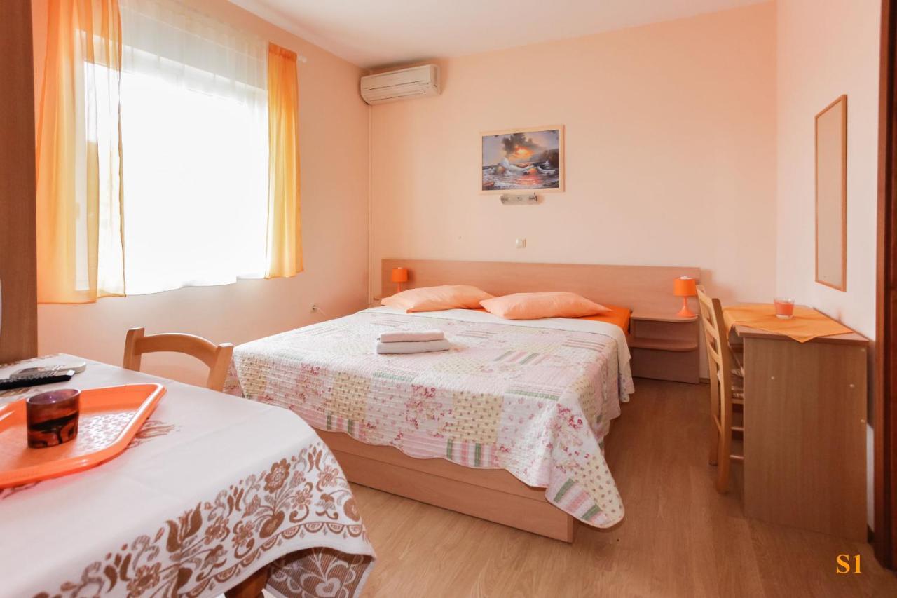 Apartments And Room Drazen โนวีวีโนดอลสกี ภายนอก รูปภาพ